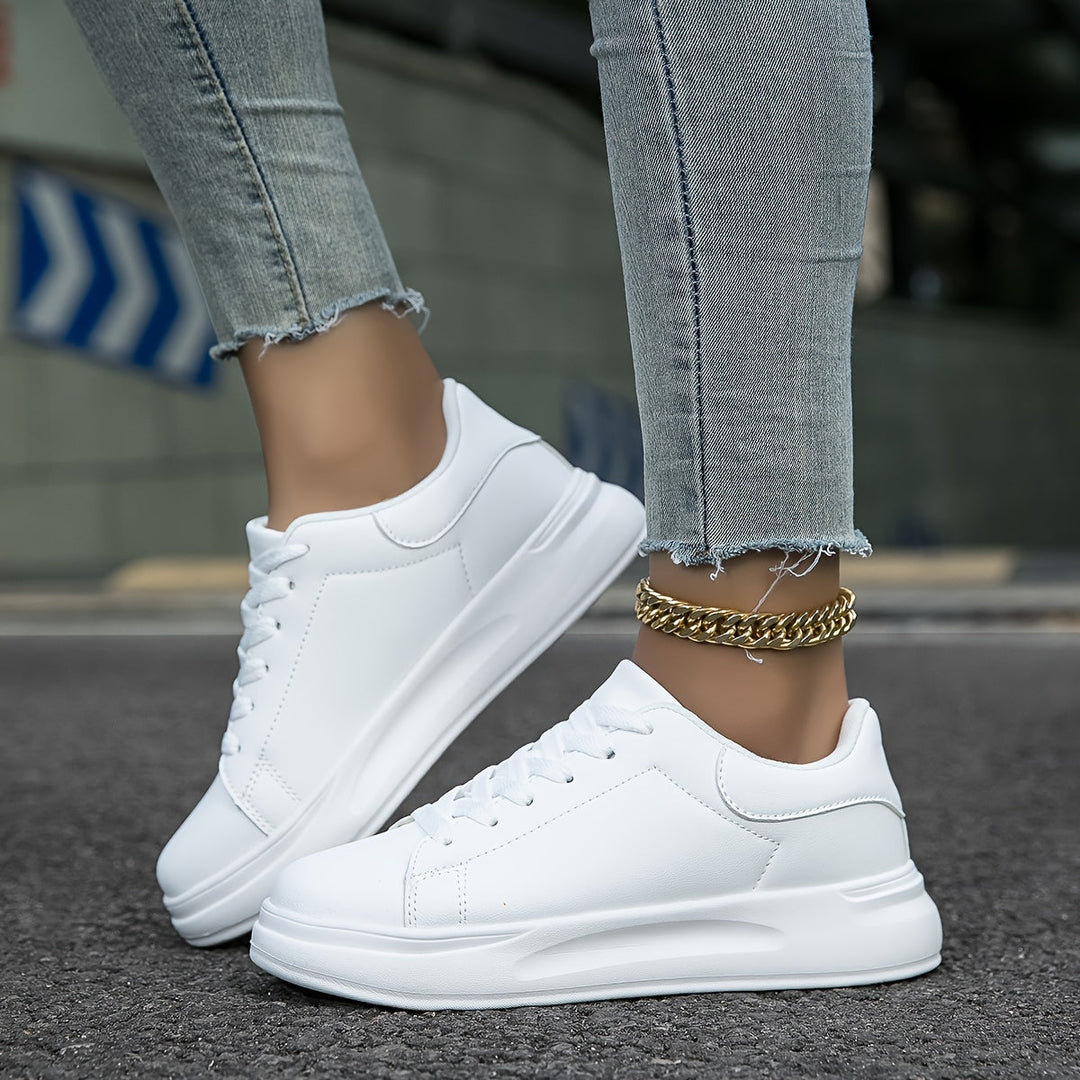 Saubere weiße Ledersneaker für Damen