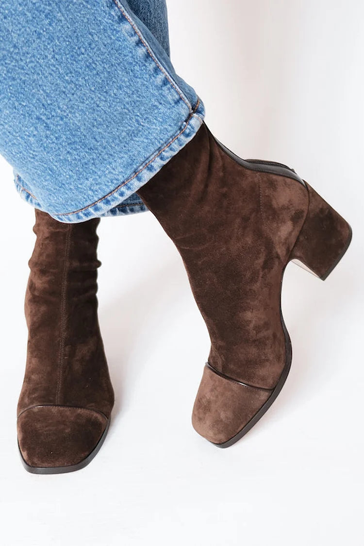 Elegante Damenstiefel mit Absatz
