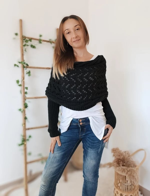 Wickelschal mit doppelten Ärmeln - kuscheliger Strickschal mit integrierten Ärmeln