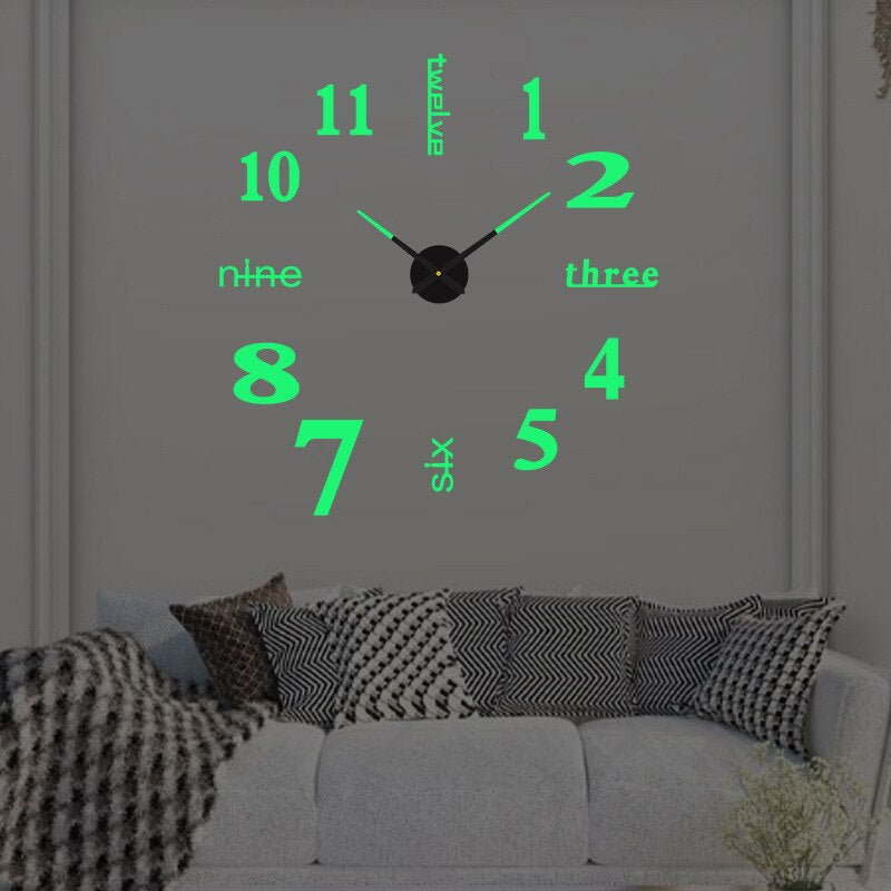 Große Wanduhr im modernen Stil