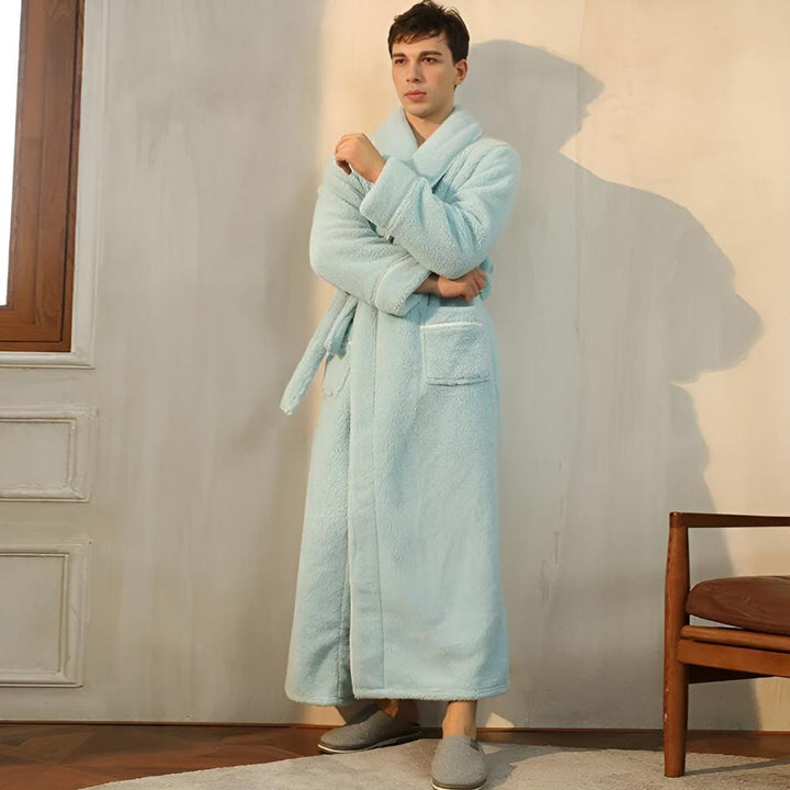 Luxuriöser, warmer und bequemer Fleece-Bademantel