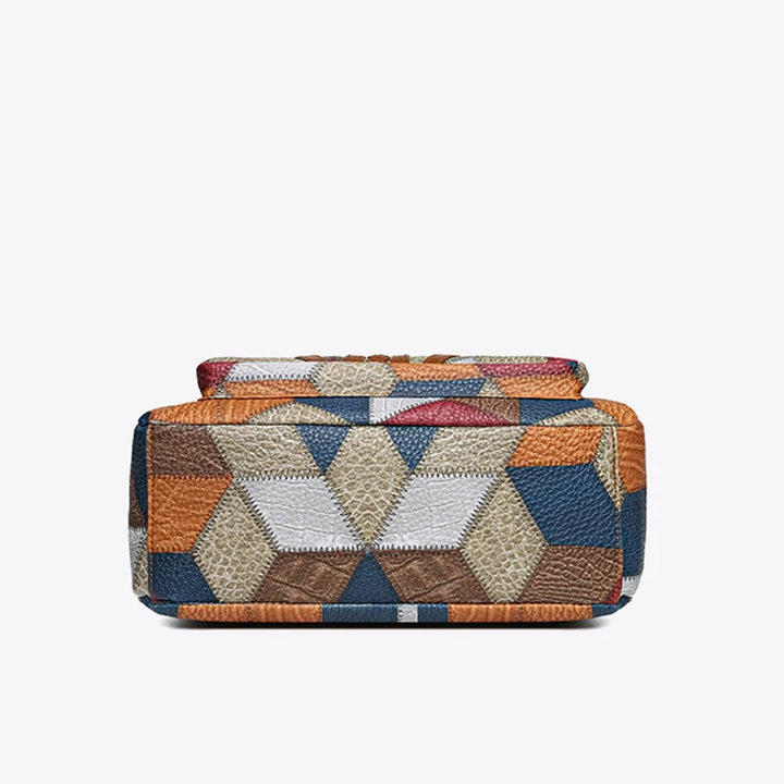 Patchwork-Tasche für den Alltag mit Einsätzen aus Kunstleder.