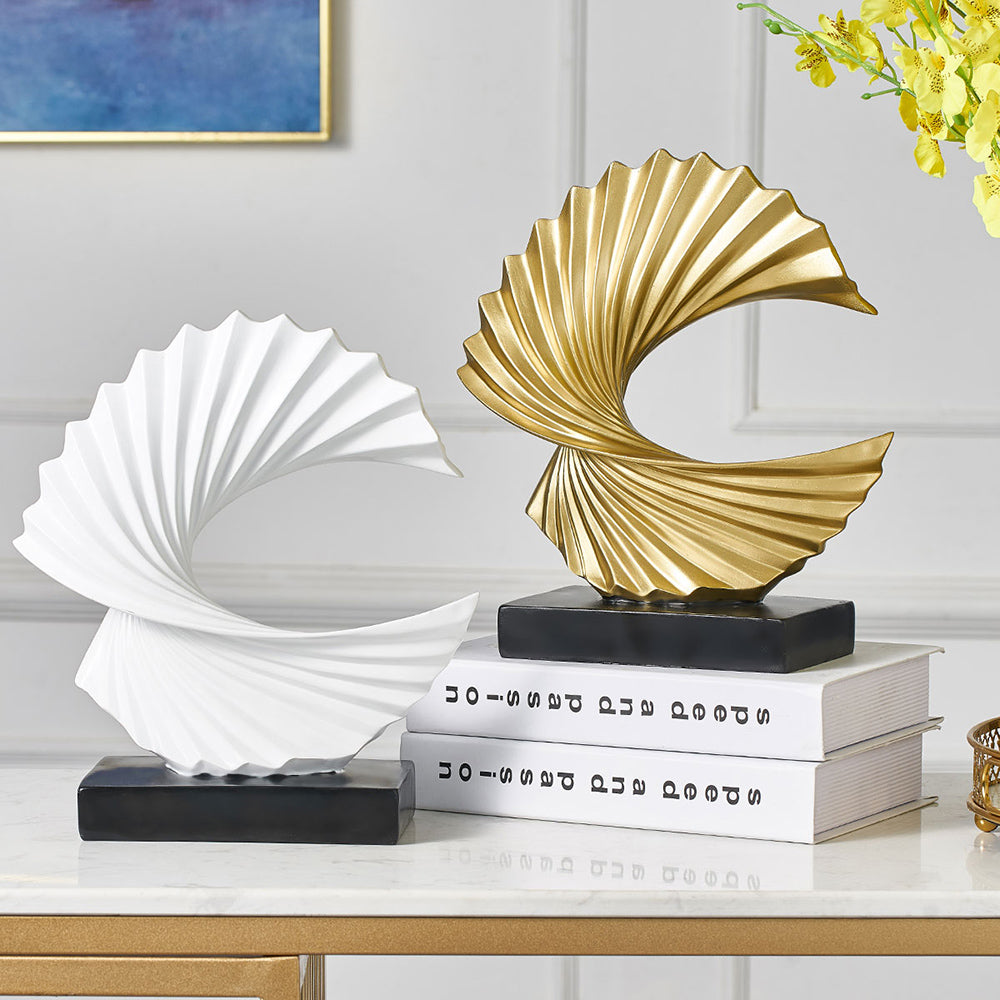Elegante Halbmond-Skulptur – LunarGrace