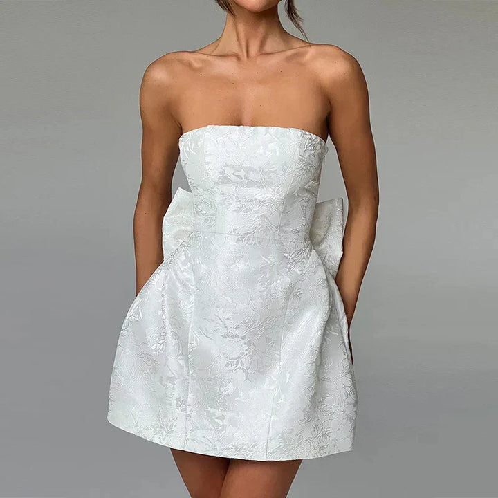 Elegantes Neckholderkleid für den Abend