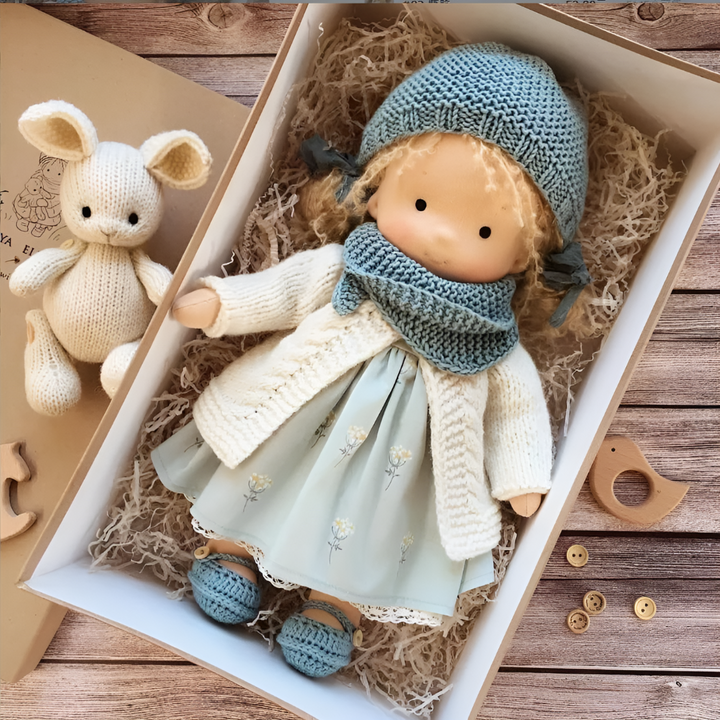 Handgefertigte Waldorf-Kuschelpuppe