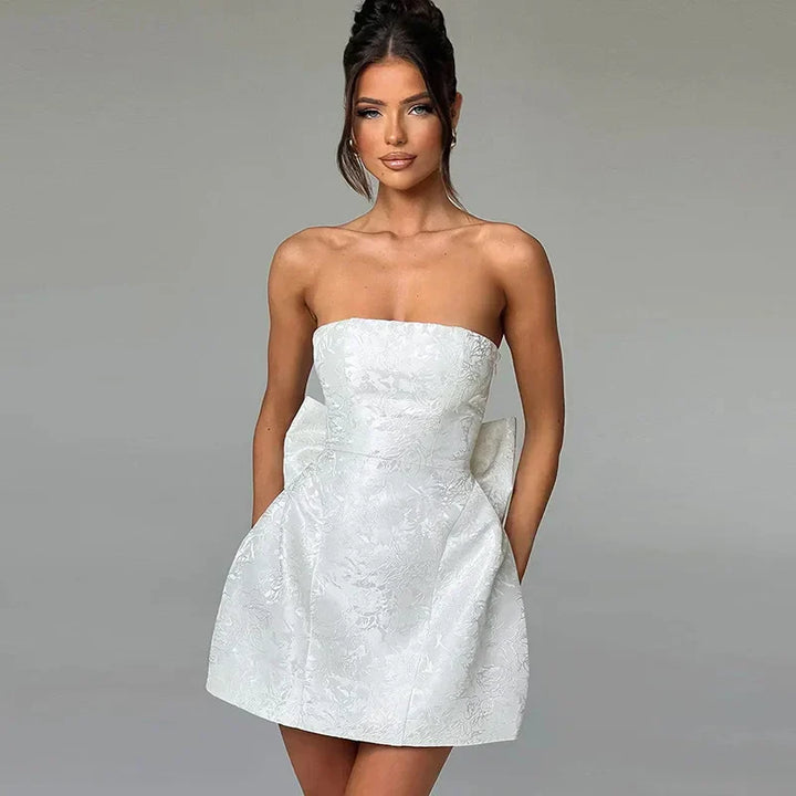 Elegantes Neckholderkleid für den Abend