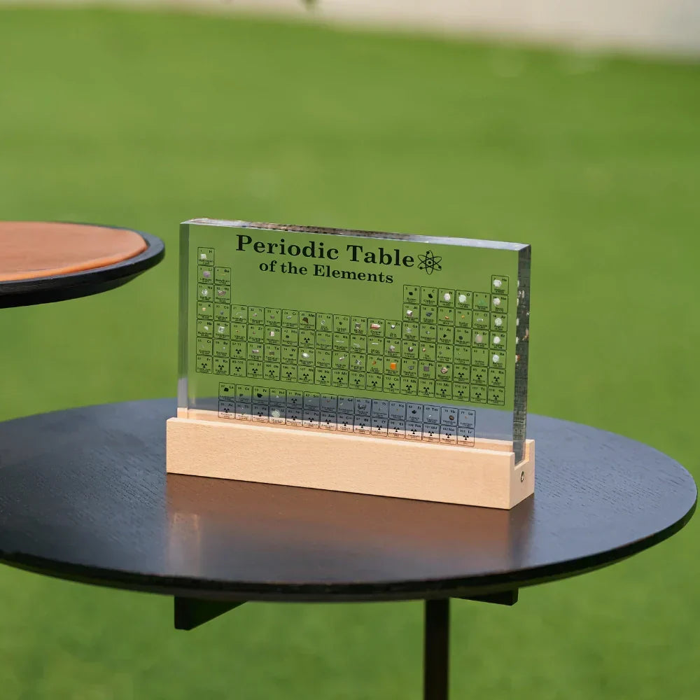 Beleuchtete Periodensystem-Tafel mit echten Elementen - Elementa