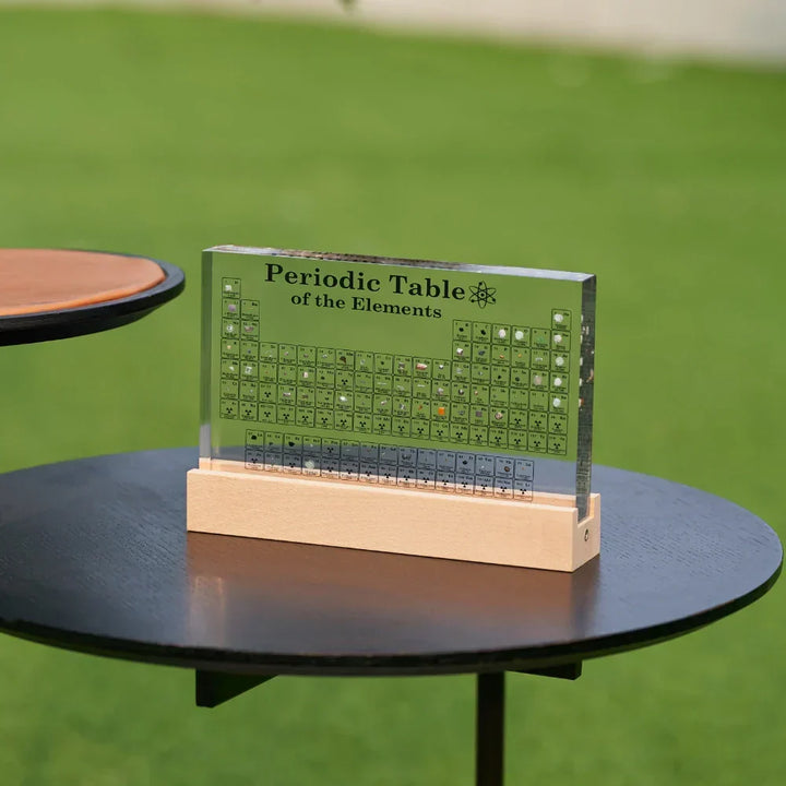 Beleuchtete Periodensystem-Tafel mit echten Elementen - Elementa