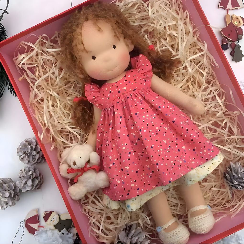Handgefertigte Waldorf-Kuschelpuppe