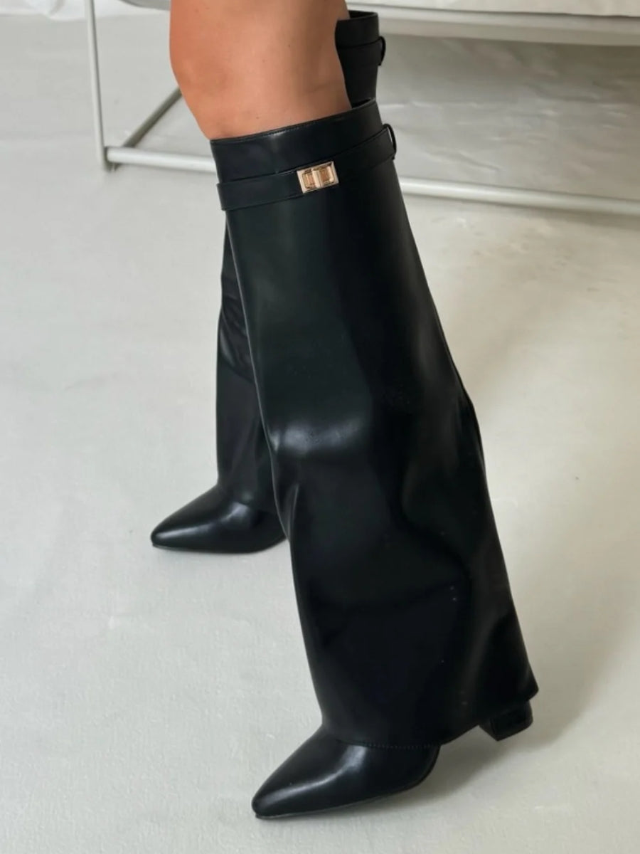 Kniehohe Wildlederstiefel mit Absatz