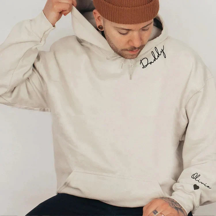 Geschenk zum Muttertag | Embrace Kapuzenpullover | Personalisierbar mit Namen auf dem Ärmel