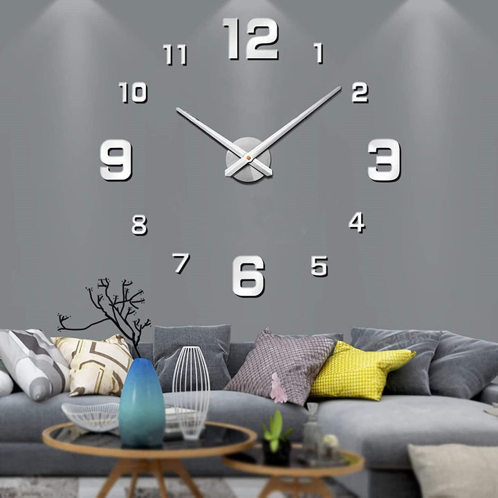 Große Wanduhr im modernen Stil