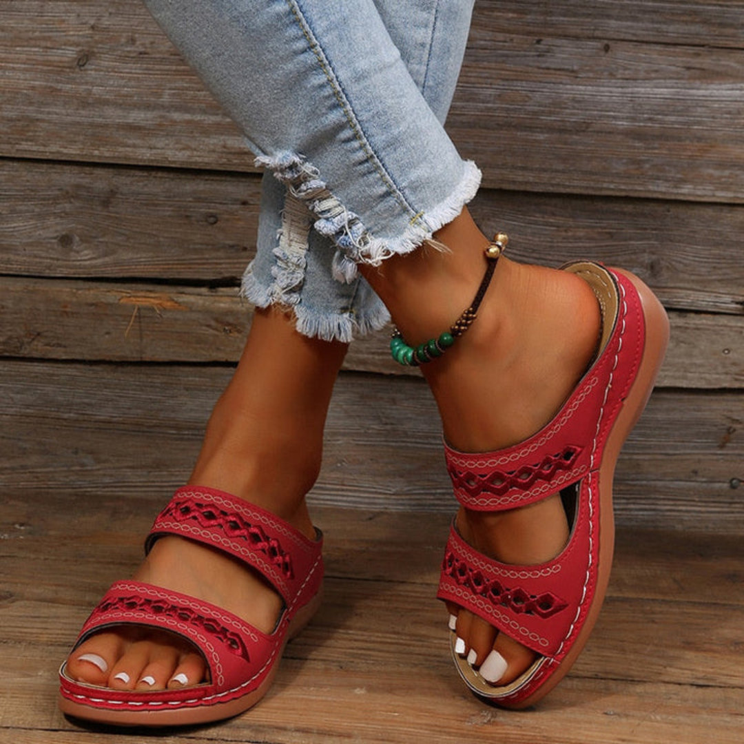 Damen-Sommersandalen mit doppeltem Riemen und Keilabsatz