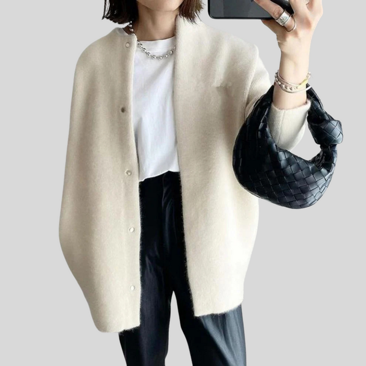 Elegante Strickjacke – Raffinierte Stricklage
