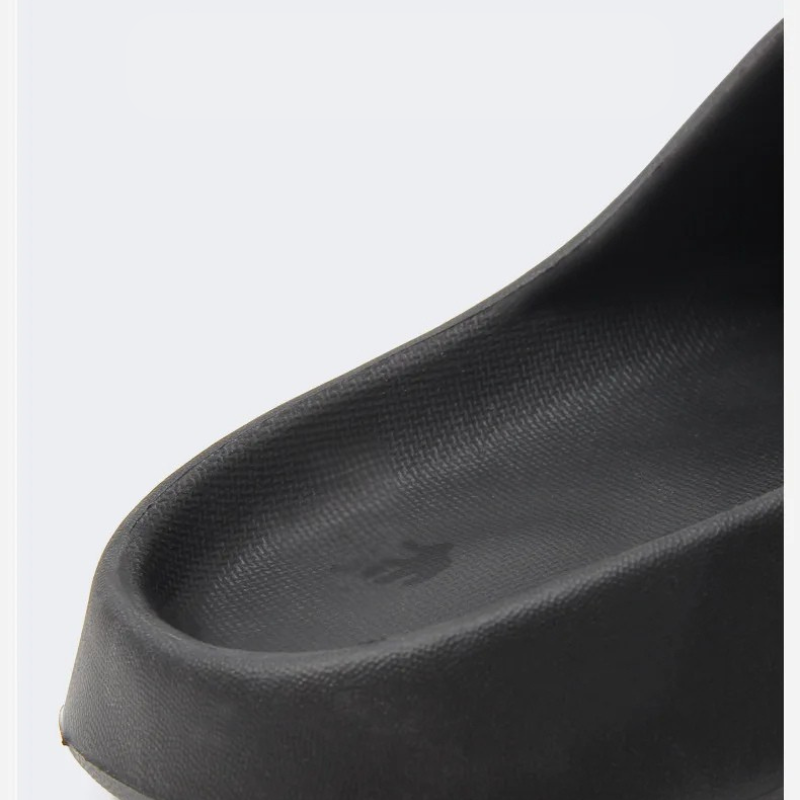 Lässige Herrenpantoffeln mit innovativem Design