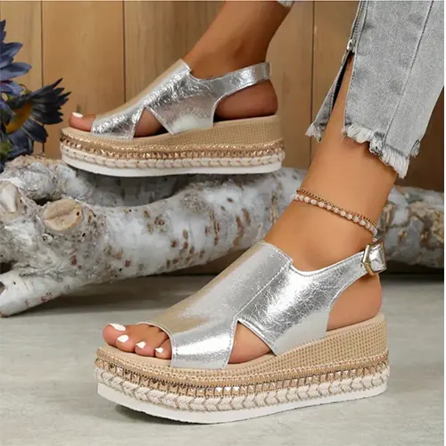 Stilvolle Plateausandalen für Damen