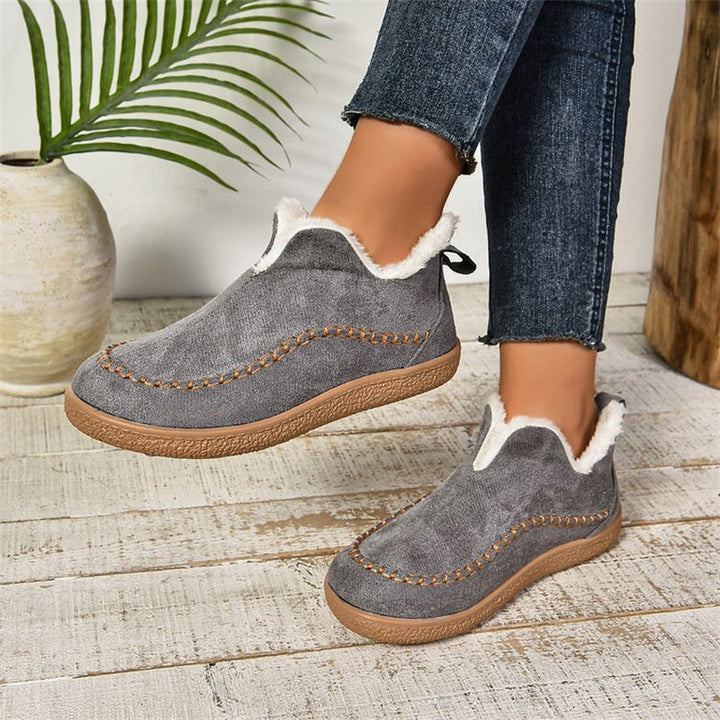 Gefütterte Damen-Stiefeletten mit V-Ausschnitt und flacher Sohle