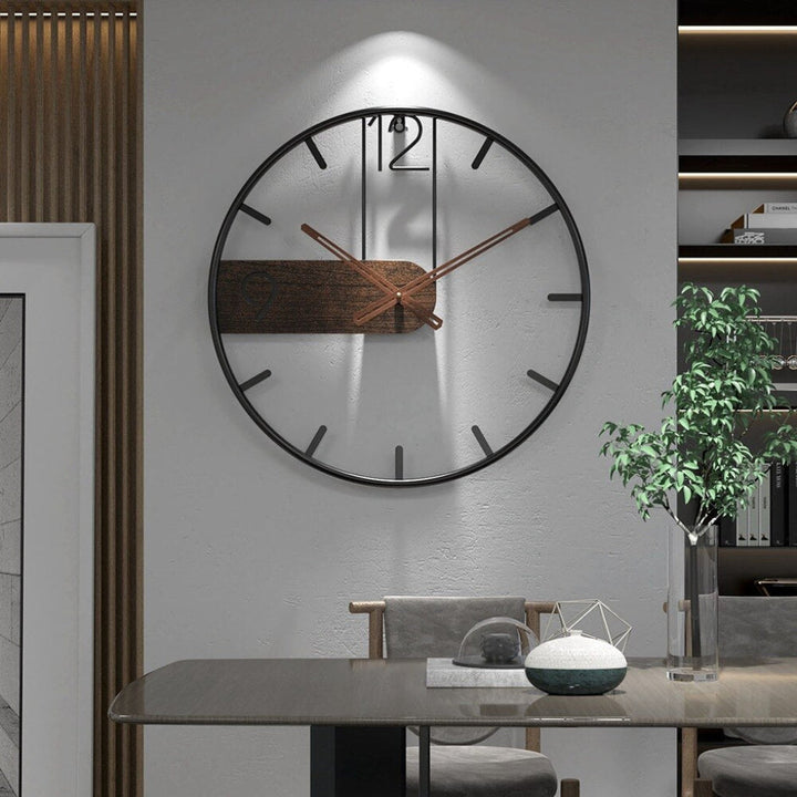 Moderne Wanduhr aus Stahl und Walnussholz