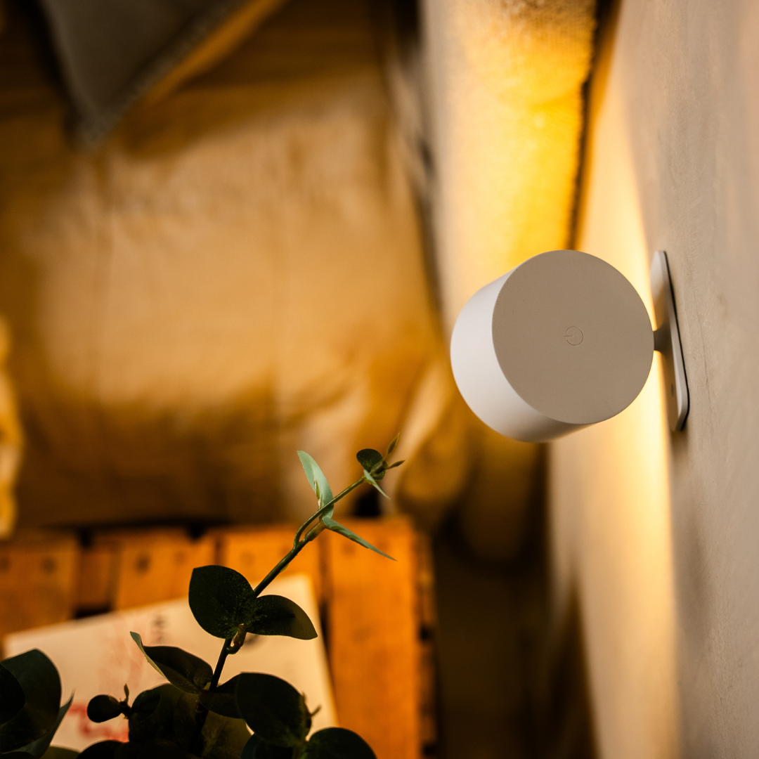 Kabellose LED-Wandlampe mit 360°-Drehung, Touch-Dimmung, 3 Lichtfarben und USB-C-Akku