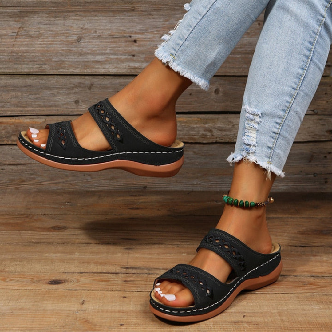 Damen-Sommersandalen mit doppeltem Riemen und Keilabsatz