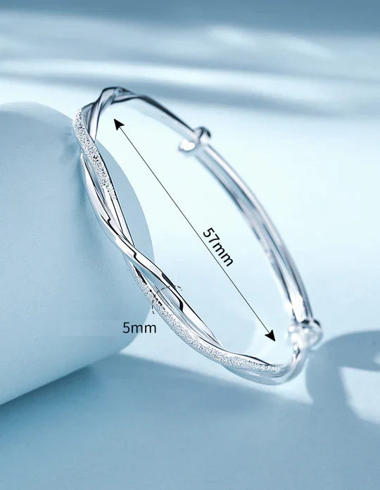 Verdrehtes Silberarmband