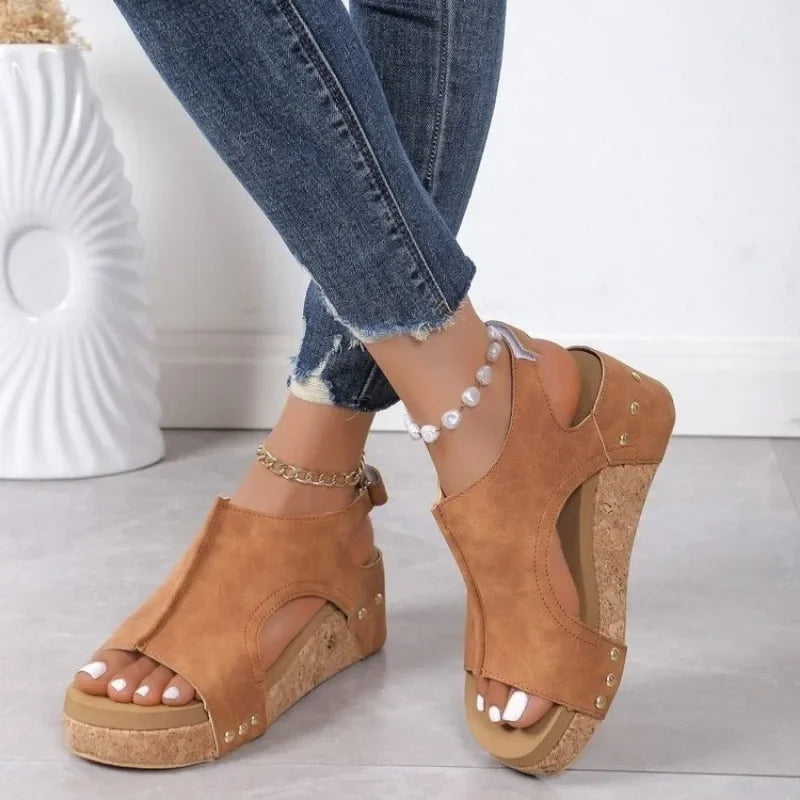Keilsandalen – Stilvoll & Bequem für den Sommer