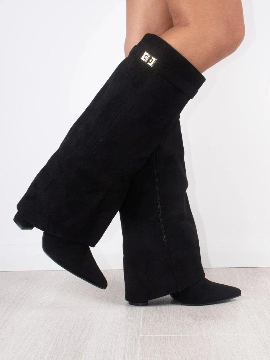 Kniehohe Wildlederstiefel mit Absatz