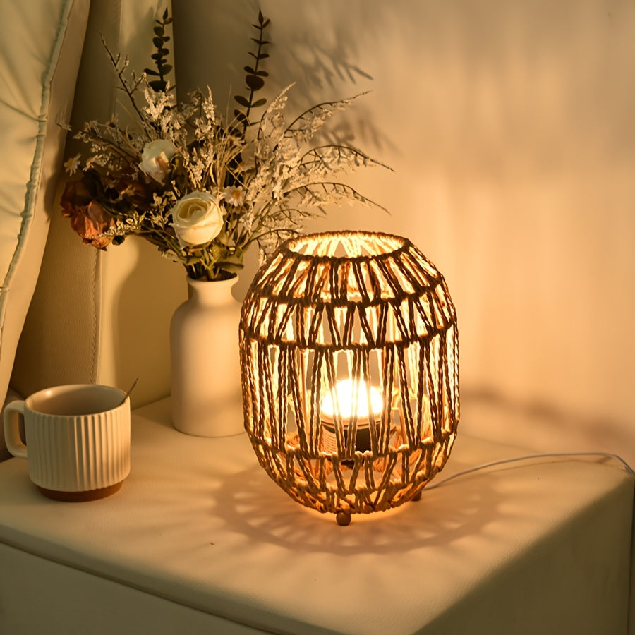Boho-Tischlampe aus Rattan – Handgefertigter Lichtakzent für Schlafzimmer oder Wohnbereich