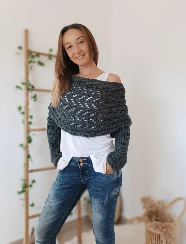 Wickelschal mit doppelten Ärmeln - kuscheliger Strickschal mit integrierten Ärmeln