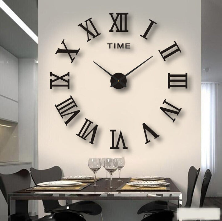 Große Wanduhr im modernen Stil