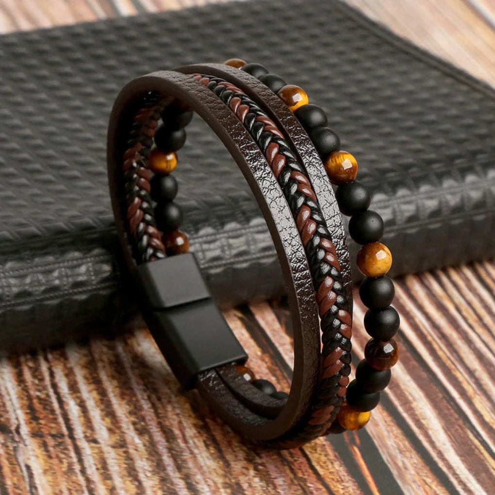 Herrenarmband aus Leder und Steinperlen in Lagenoptik
