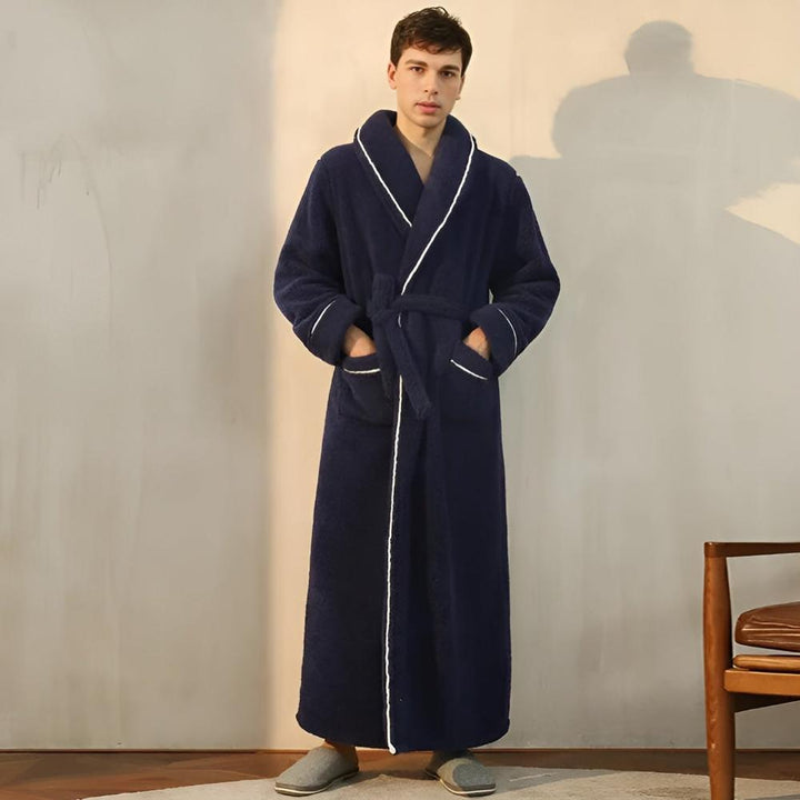 Luxuriöser, warmer und bequemer Fleece-Bademantel