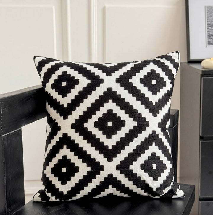 Auralithe - Bestickter blauer Kissenbezug mit Ornamentmuster