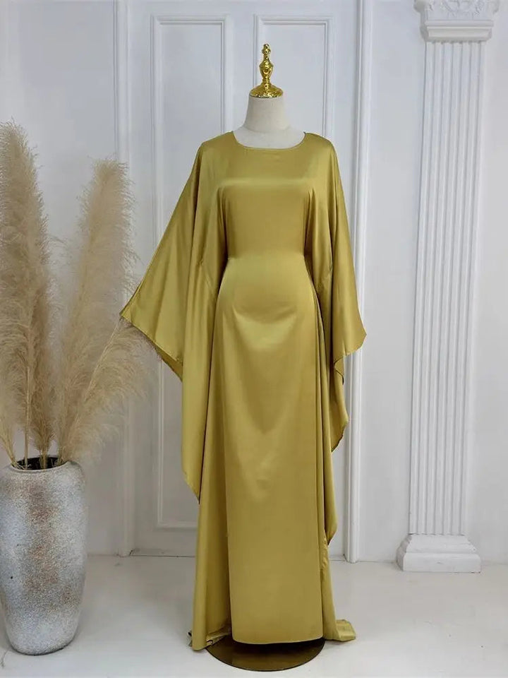 Elegantes Maxikleid mit Spaghettiträgern und hohem Schlitz