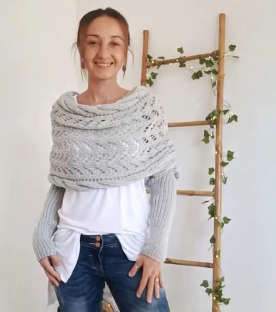 Wickelschal mit doppelten Ärmeln - kuscheliger Strickschal mit integrierten Ärmeln