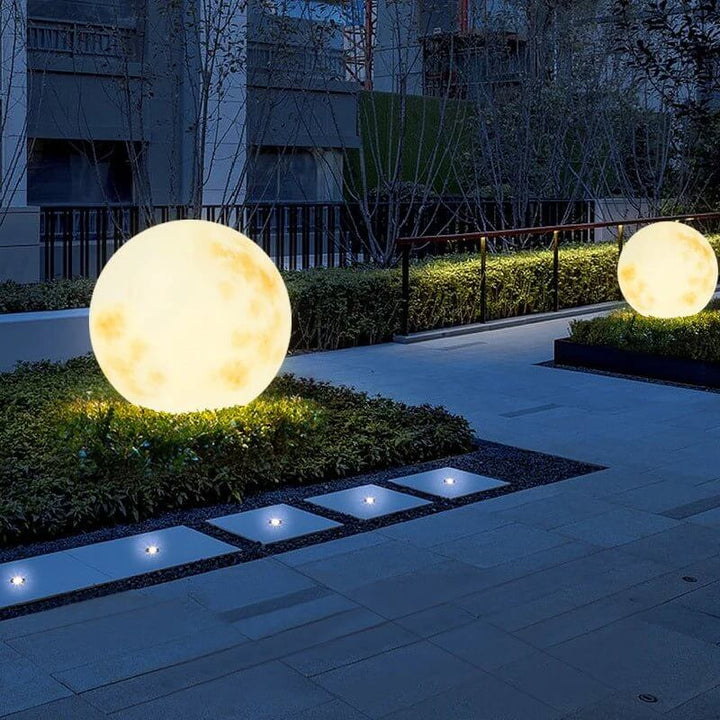 Gartenlampe in Mondform