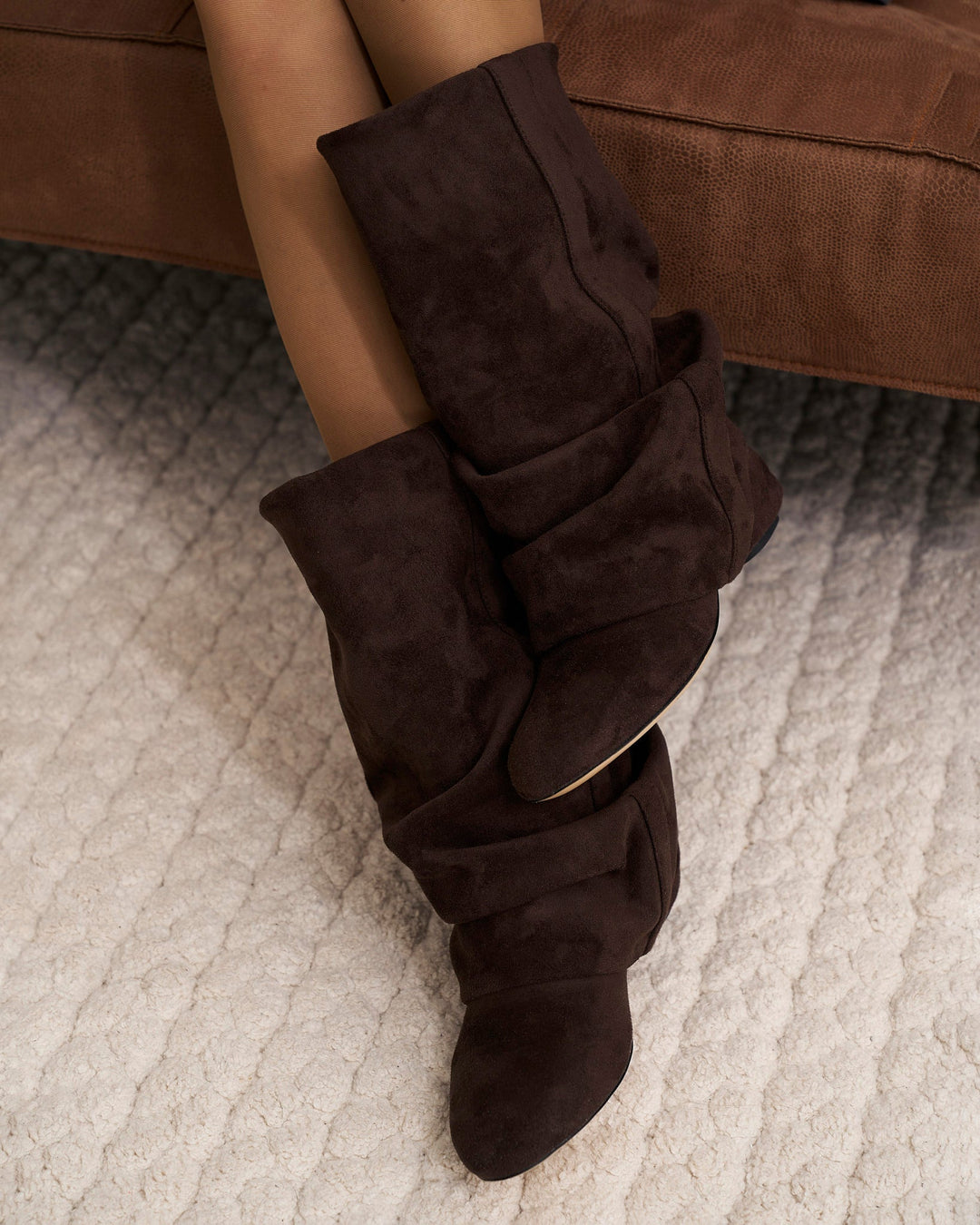 Damen Slouchy kniehohe Stiefel mit verborgenem Absatz, abgerundeter Spitze, Dunkle Schokolade