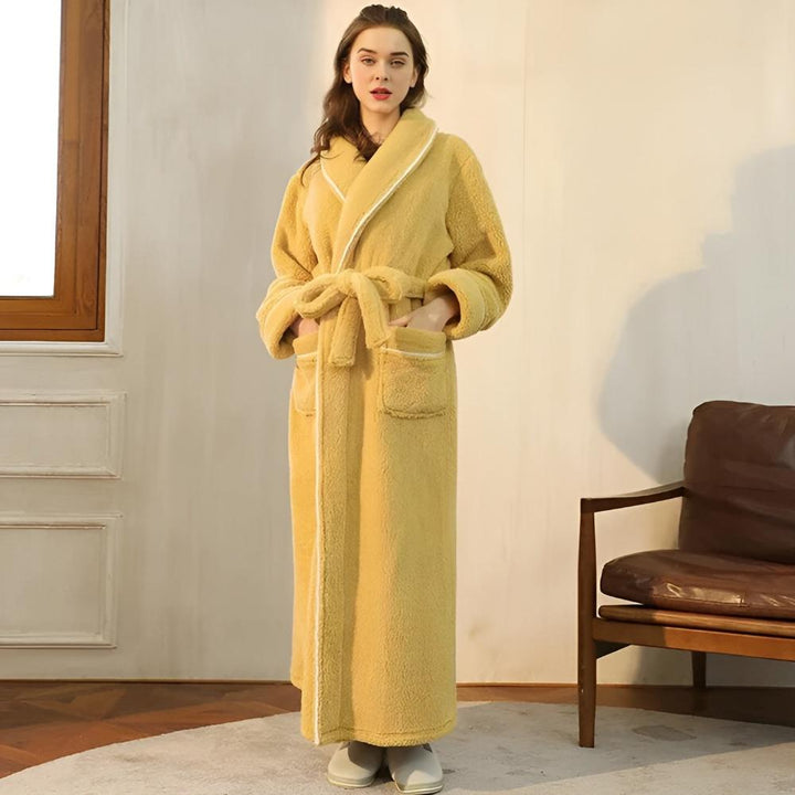 Luxuriöser, warmer und bequemer Fleece-Bademantel