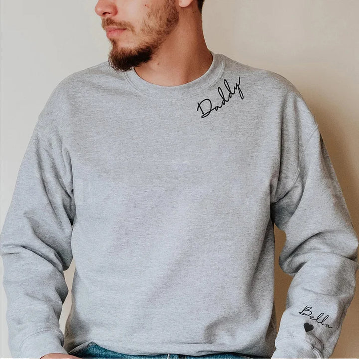 Geschenk zum Muttertag | Embrace Kapuzenpullover | Personalisierbar mit Namen auf dem Ärmel