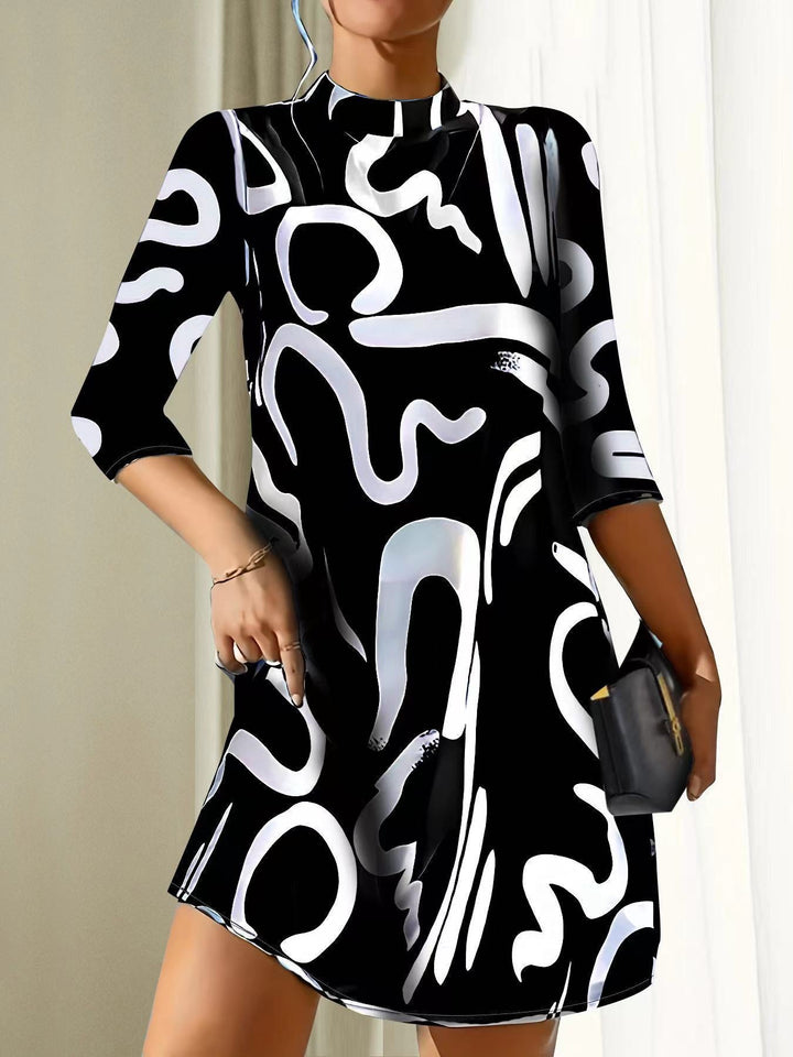 Elegantes Sommerkleid mit Spitzenärmeln und taillierter Passform