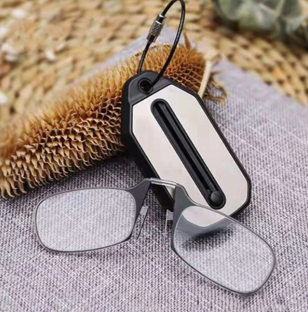 TinyOptics | Die Lesebrille, die du nie mehr vergisst!