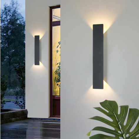 AquaLine LED Außenwandlampe – Elegantes Design mit Witterungsbeständigem Gehäuse