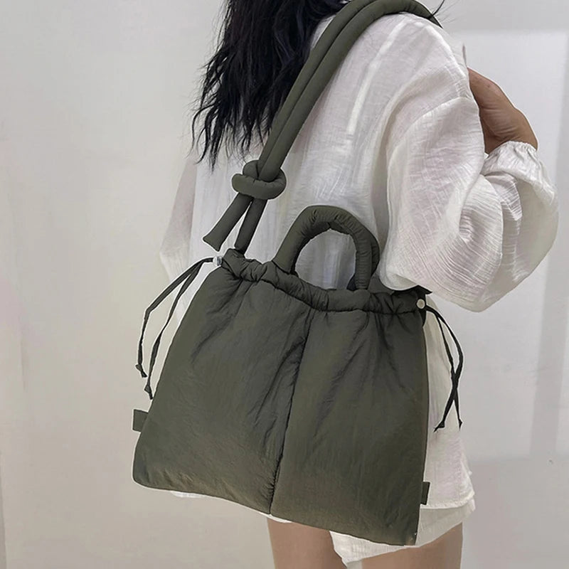 Einzigartige Puffer-Handtasche mit trendigem Volumen - Riva