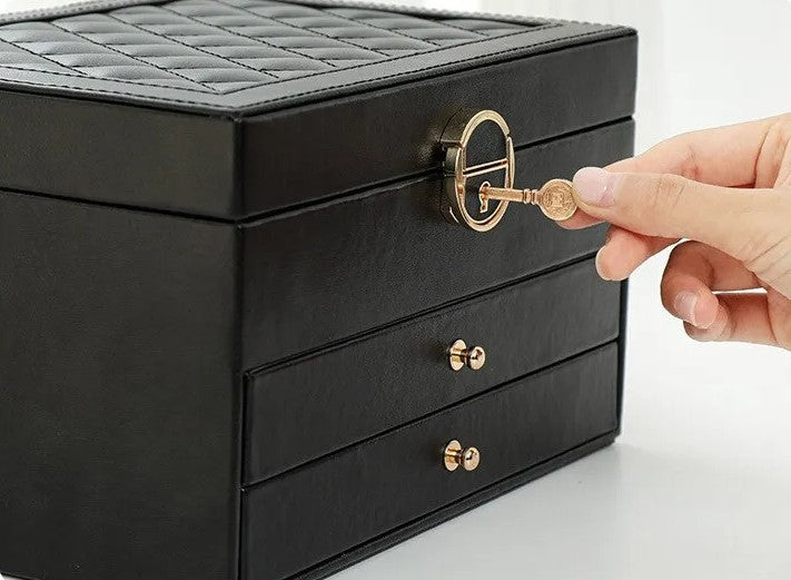 Schmuckbox mit mehreren Schichten und samtigem Innenraum – Maeva