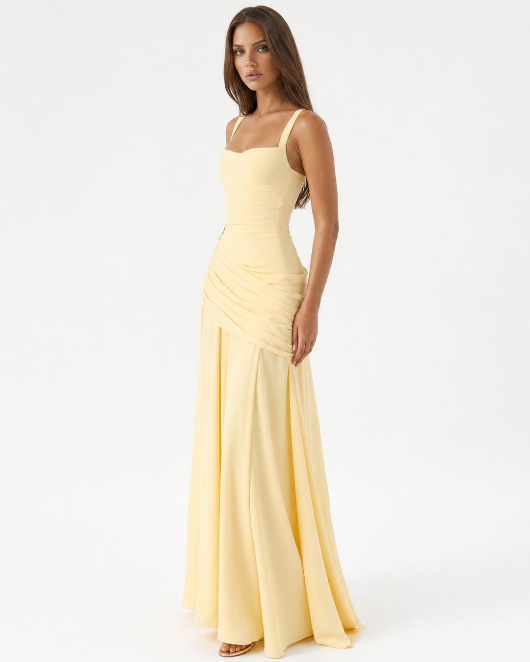 Fließendes Maxikleid aus Chiffon mit Wasserfallausschnitt und Schnürung am Rücken
