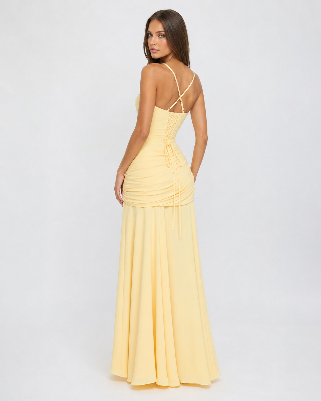 Fließendes Maxikleid aus Chiffon mit Wasserfallausschnitt und Schnürung am Rücken
