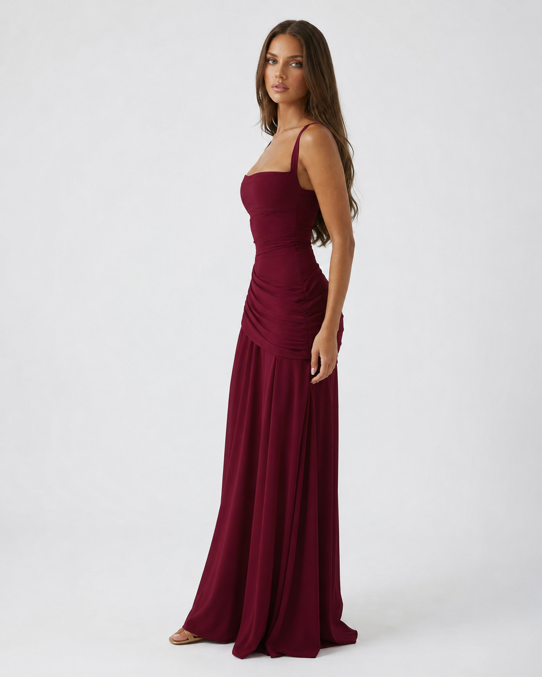 Fließendes Maxikleid aus Chiffon mit Wasserfallausschnitt und Schnürung am Rücken