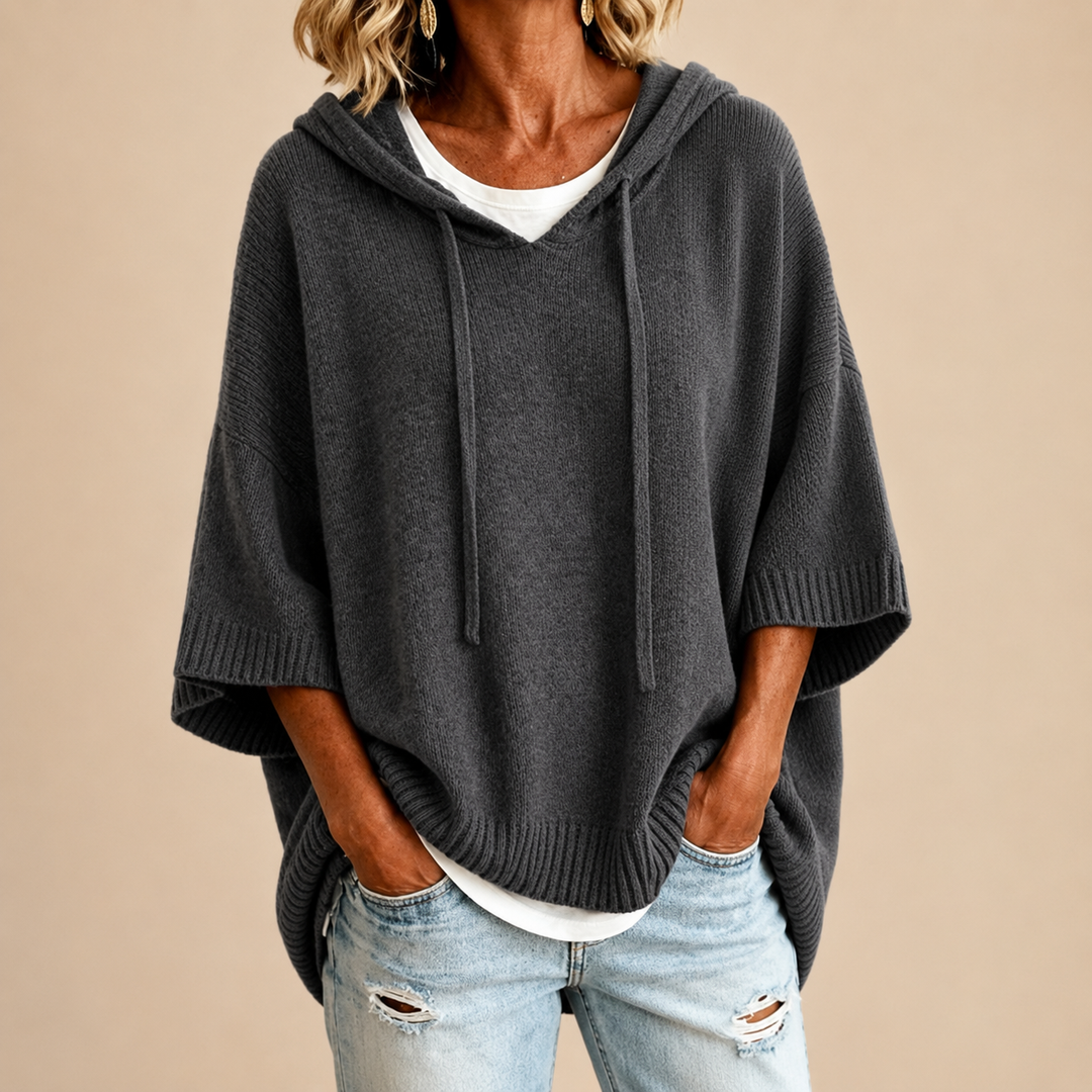 Gestrickter Poncho mit Kapuze und Dreiviertelärmeln