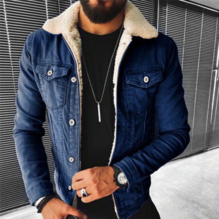 Zeitlose Jeansjacke mit klassischer Passform und urbanem Chic