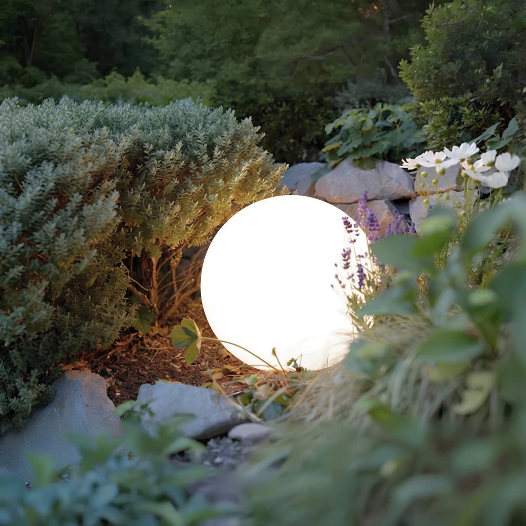 Solarbetriebene Gartenkugelleuchte – kabellose, wasserdichte Außenlampe